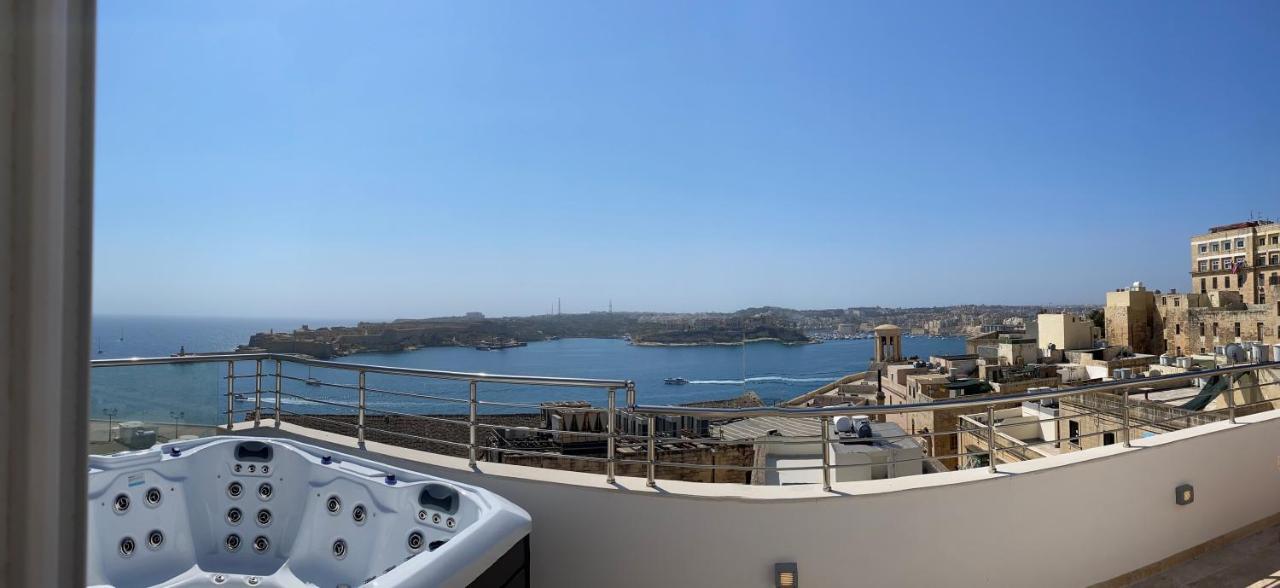 Valletta Luxury 4-Bedroom Duplex With Stunning Sea Views Private Terrace And Jacuzzi מראה חיצוני תמונה