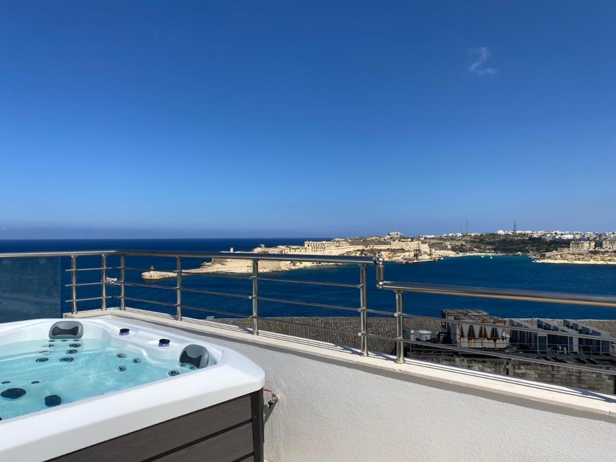 Valletta Luxury 4-Bedroom Duplex With Stunning Sea Views Private Terrace And Jacuzzi מראה חיצוני תמונה