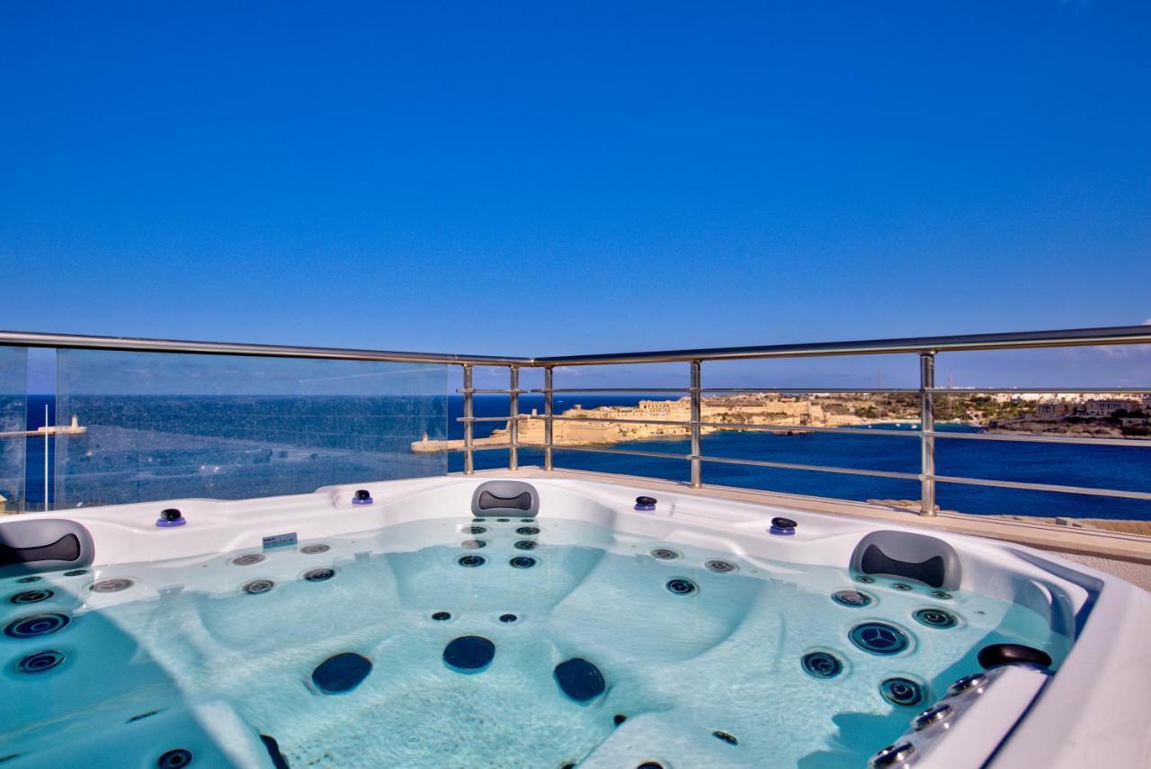 Valletta Luxury 4-Bedroom Duplex With Stunning Sea Views Private Terrace And Jacuzzi מראה חיצוני תמונה