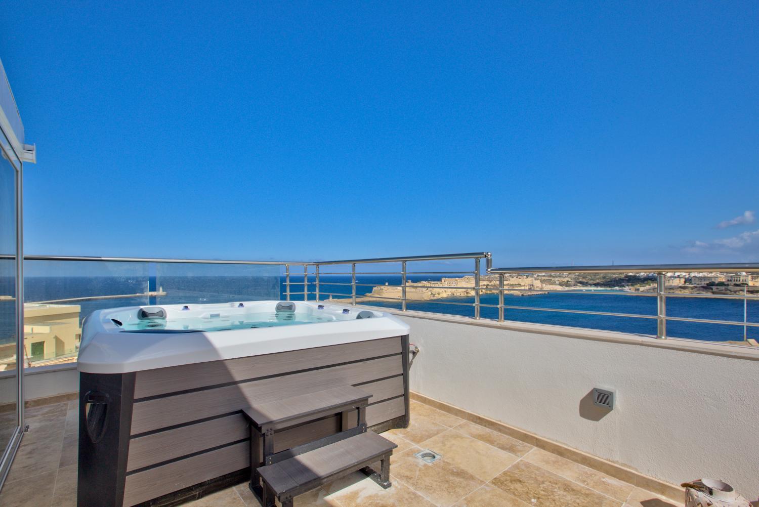 Valletta Luxury 4-Bedroom Duplex With Stunning Sea Views Private Terrace And Jacuzzi מראה חיצוני תמונה